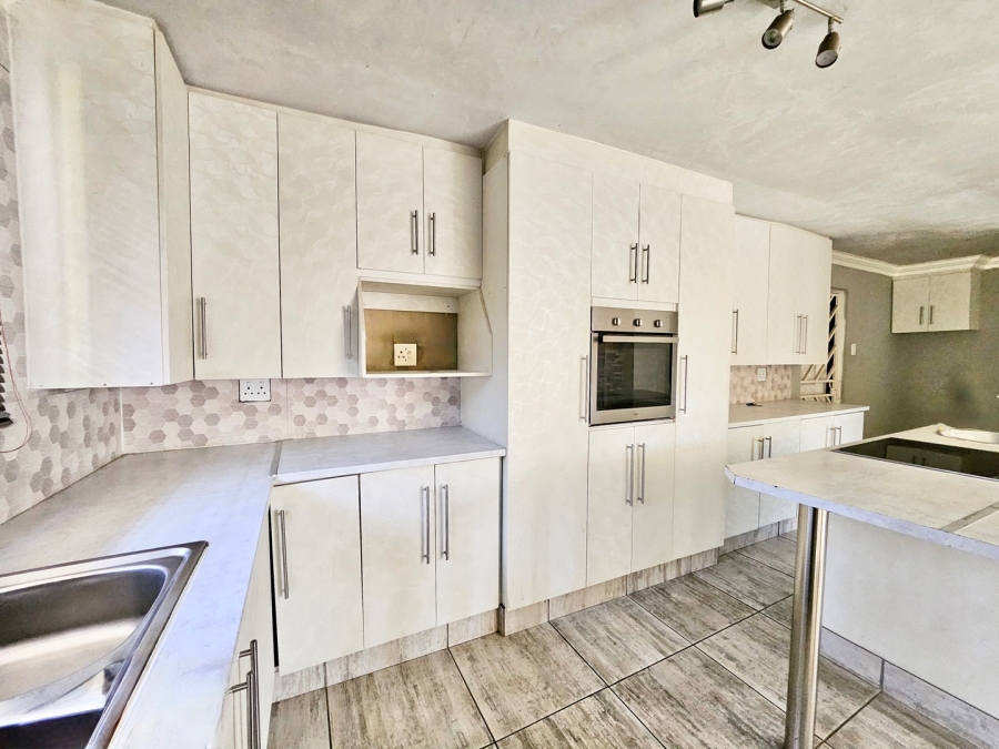 To Let 3 Bedroom Property for Rent in Terenure Gauteng