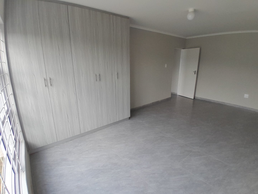 To Let 3 Bedroom Property for Rent in Glen Austin Gauteng