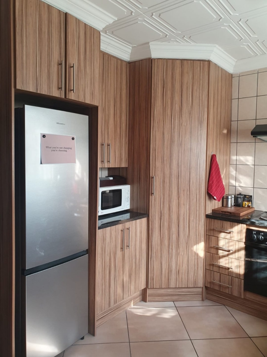 To Let 1 Bedroom Property for Rent in Edenvale Central Gauteng
