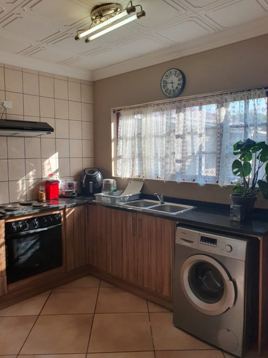 To Let 1 Bedroom Property for Rent in Edenvale Central Gauteng