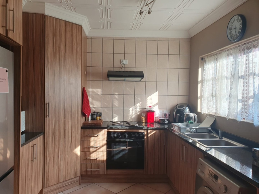 To Let 1 Bedroom Property for Rent in Edenvale Central Gauteng