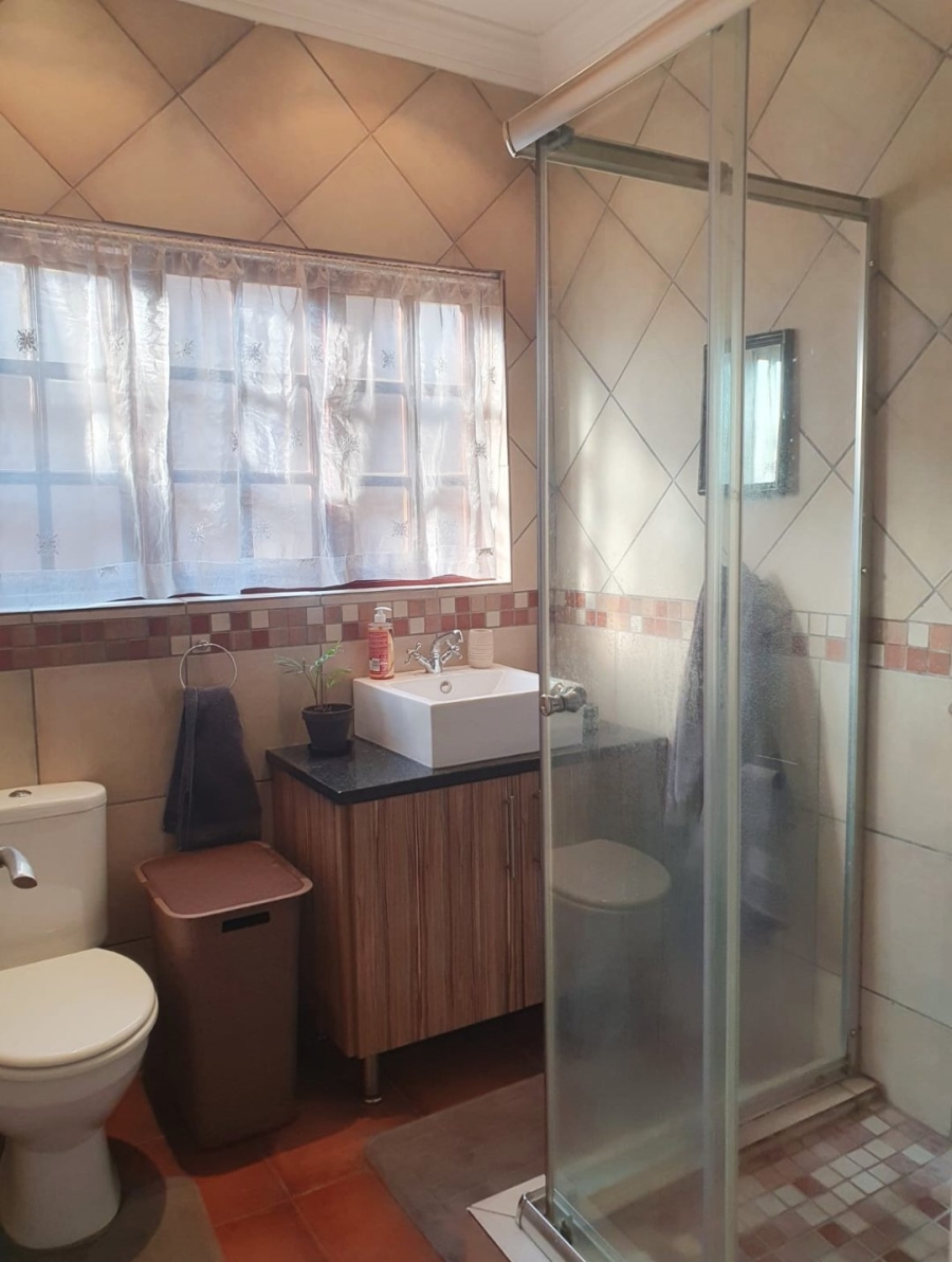 To Let 1 Bedroom Property for Rent in Edenvale Central Gauteng