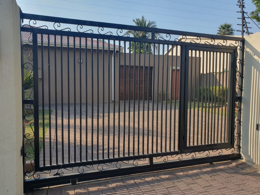 To Let 1 Bedroom Property for Rent in Edenvale Central Gauteng