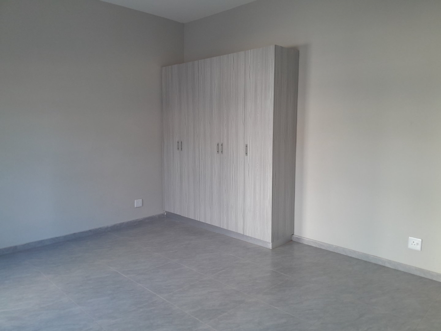 To Let 2 Bedroom Property for Rent in Glen Austin Gauteng