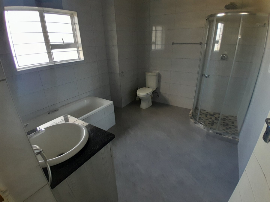 To Let 2 Bedroom Property for Rent in Glen Austin Gauteng