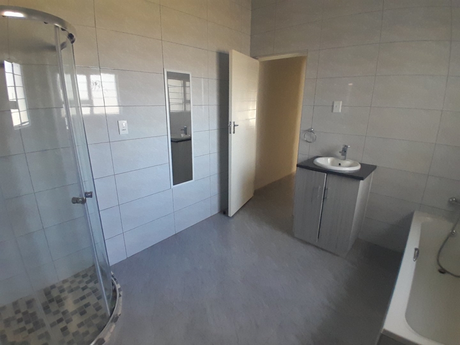 To Let 2 Bedroom Property for Rent in Glen Austin Gauteng