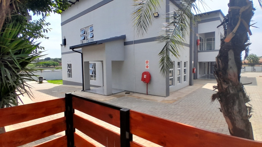 To Let 2 Bedroom Property for Rent in Glen Austin Gauteng