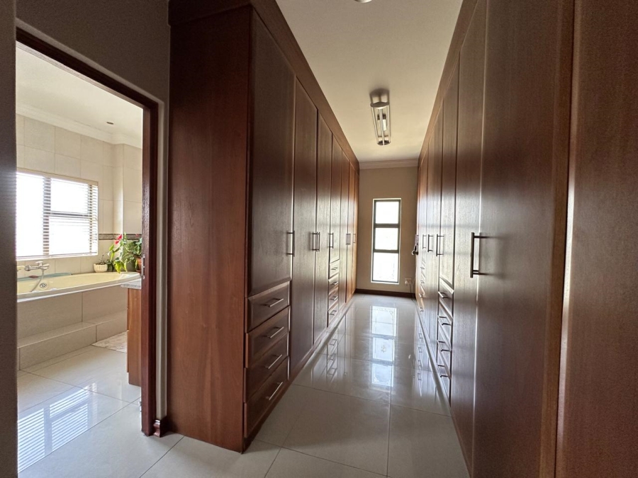5 Bedroom Property for Sale in Midstream Estate Gauteng