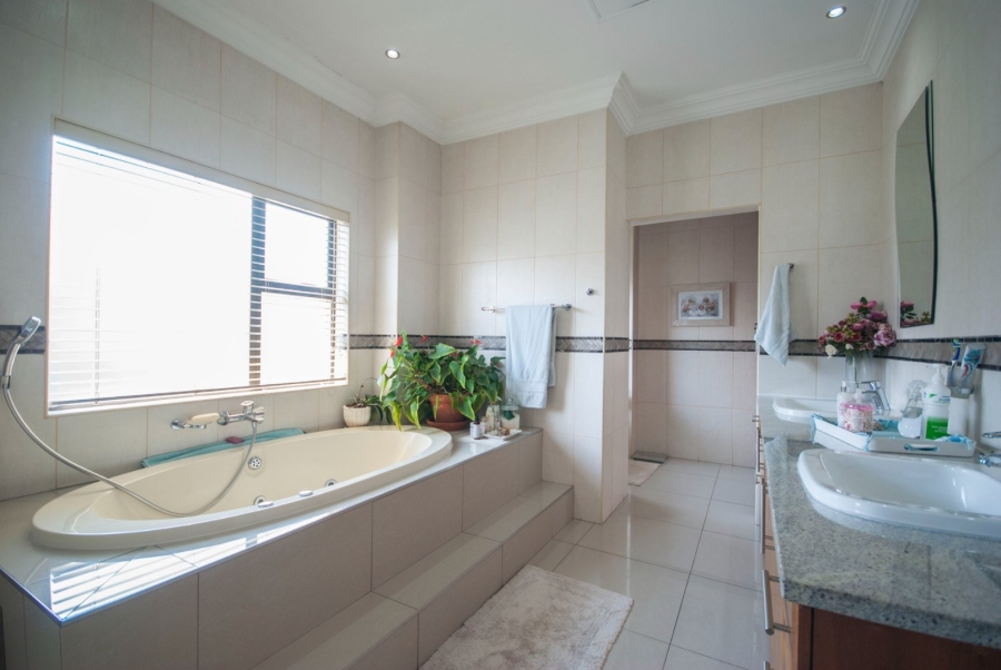 5 Bedroom Property for Sale in Midstream Estate Gauteng