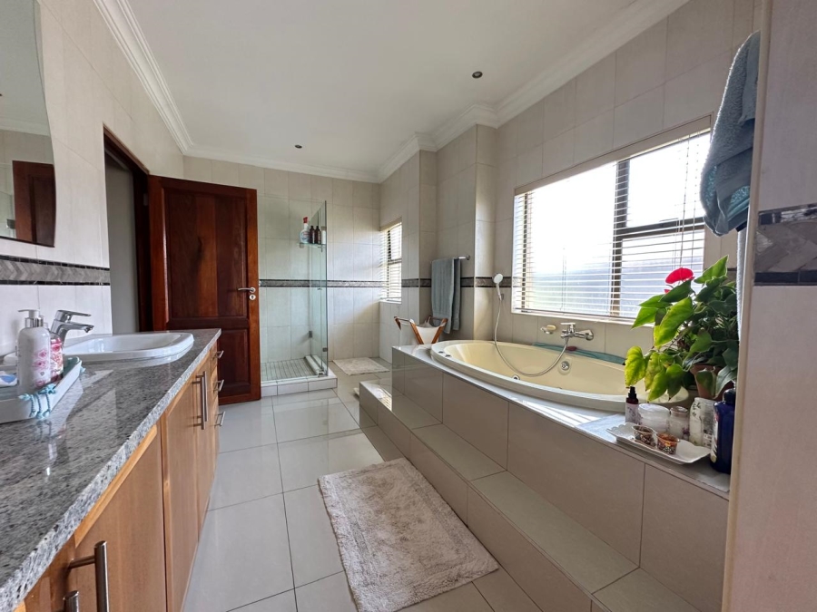 5 Bedroom Property for Sale in Midstream Estate Gauteng