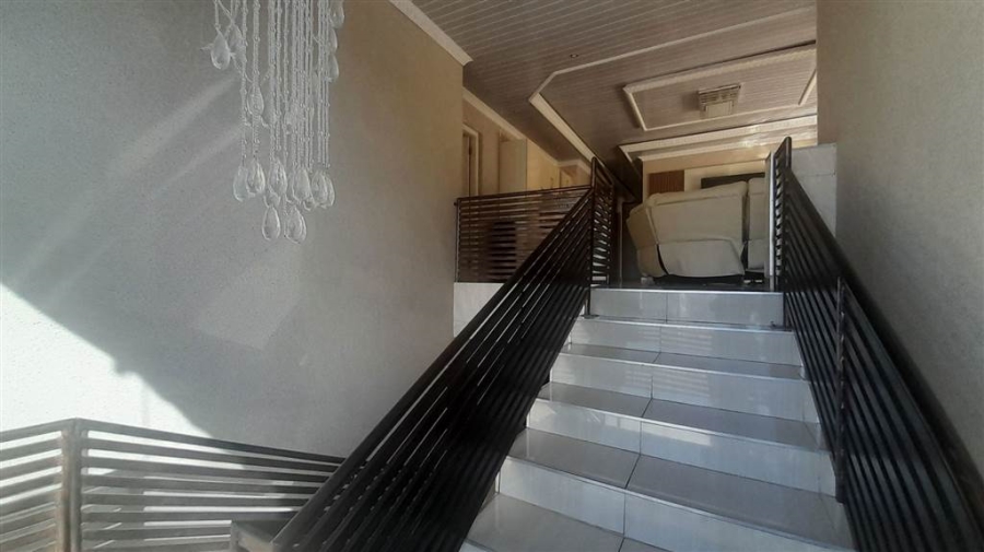 6 Bedroom Property for Sale in Vanderbijlpark SE 3 Gauteng