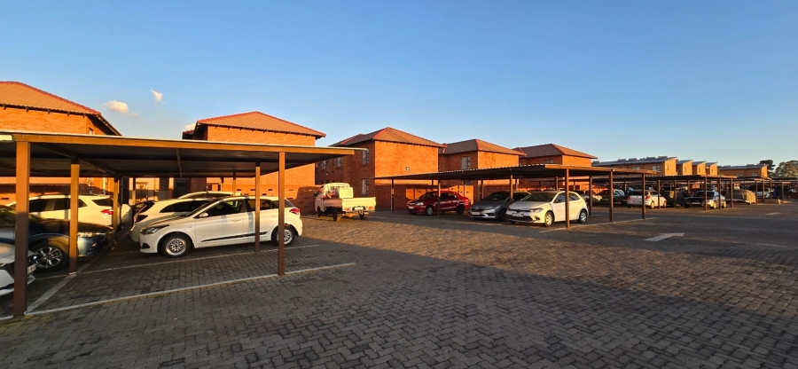 2 Bedroom Property for Sale in Albertsdal Gauteng