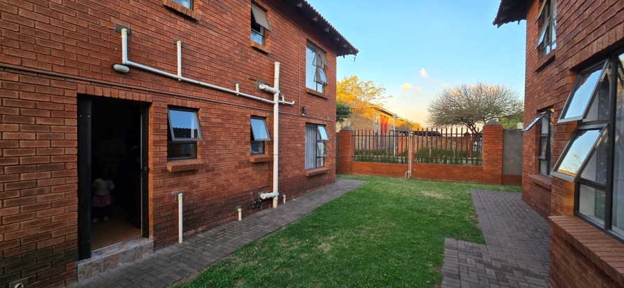2 Bedroom Property for Sale in Albertsdal Gauteng