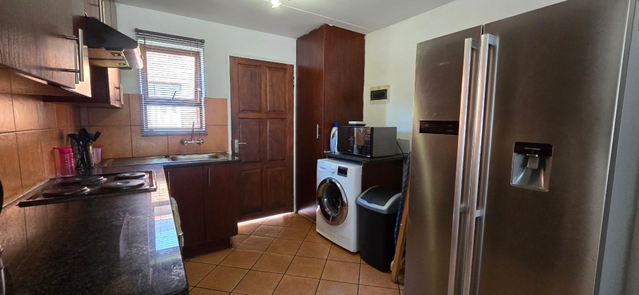 2 Bedroom Property for Sale in Albertsdal Gauteng