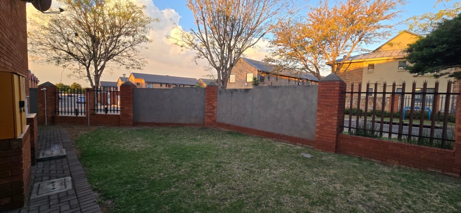 2 Bedroom Property for Sale in Albertsdal Gauteng