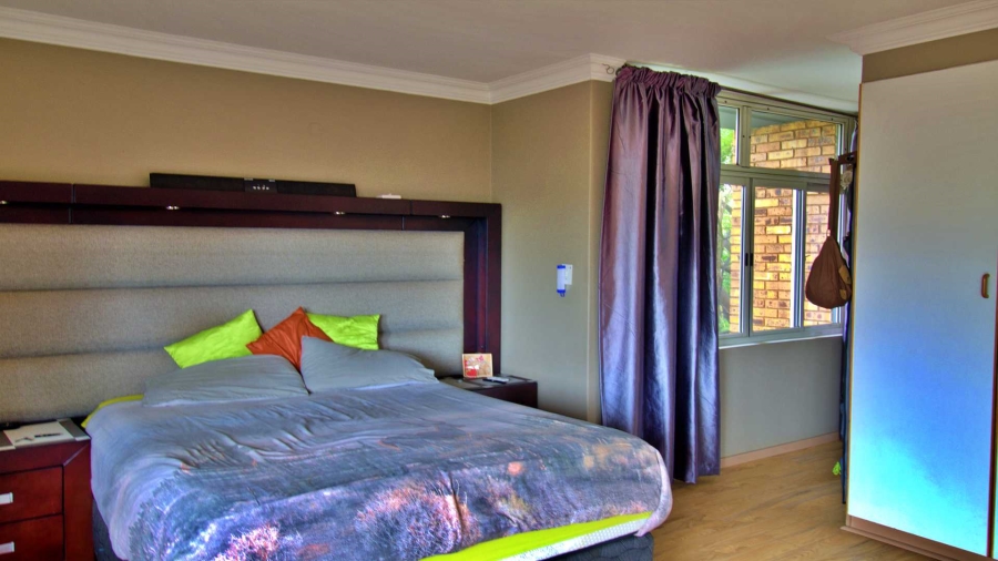 6 Bedroom Property for Sale in Die Wilgers Gauteng