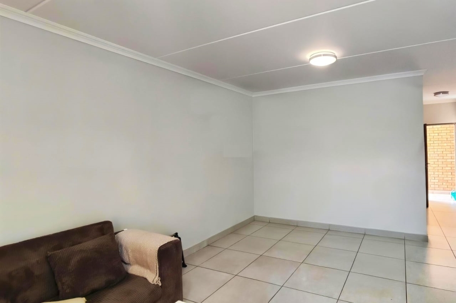 2 Bedroom Property for Sale in Goedeburg Gauteng