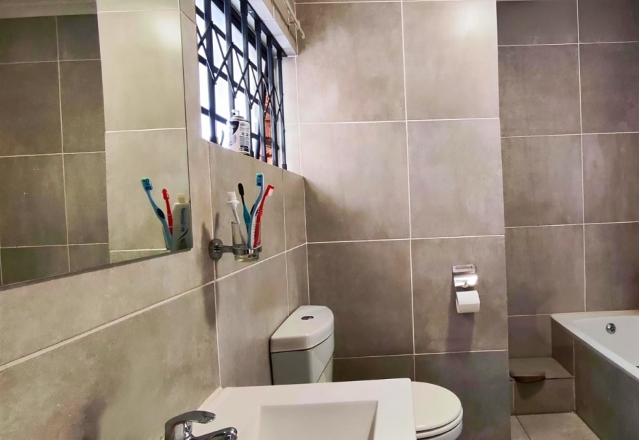 2 Bedroom Property for Sale in Goedeburg Gauteng