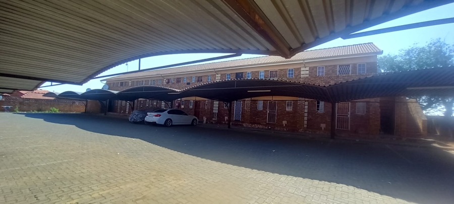 1 Bedroom Property for Sale in Lotus Gardens Gauteng
