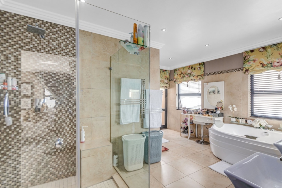 4 Bedroom Property for Sale in Broadacres Gauteng