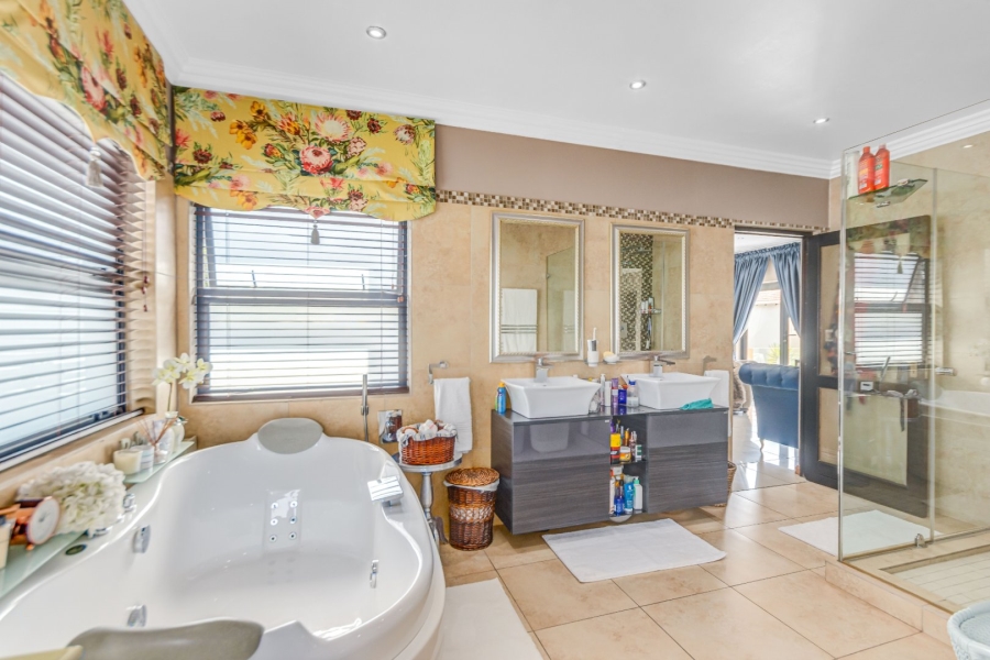 4 Bedroom Property for Sale in Broadacres Gauteng