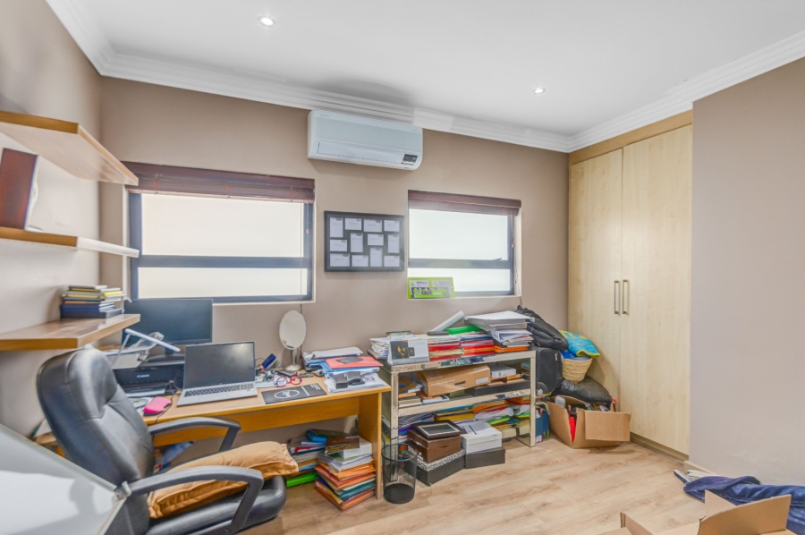 4 Bedroom Property for Sale in Broadacres Gauteng