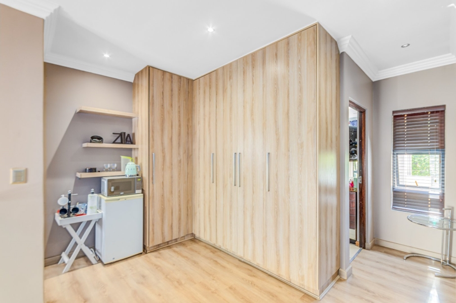 4 Bedroom Property for Sale in Broadacres Gauteng