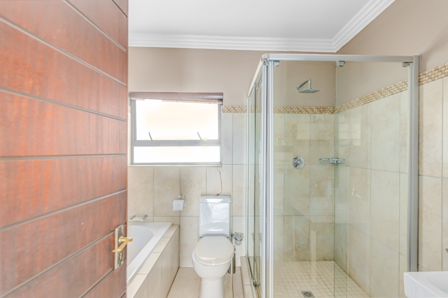 4 Bedroom Property for Sale in Broadacres Gauteng