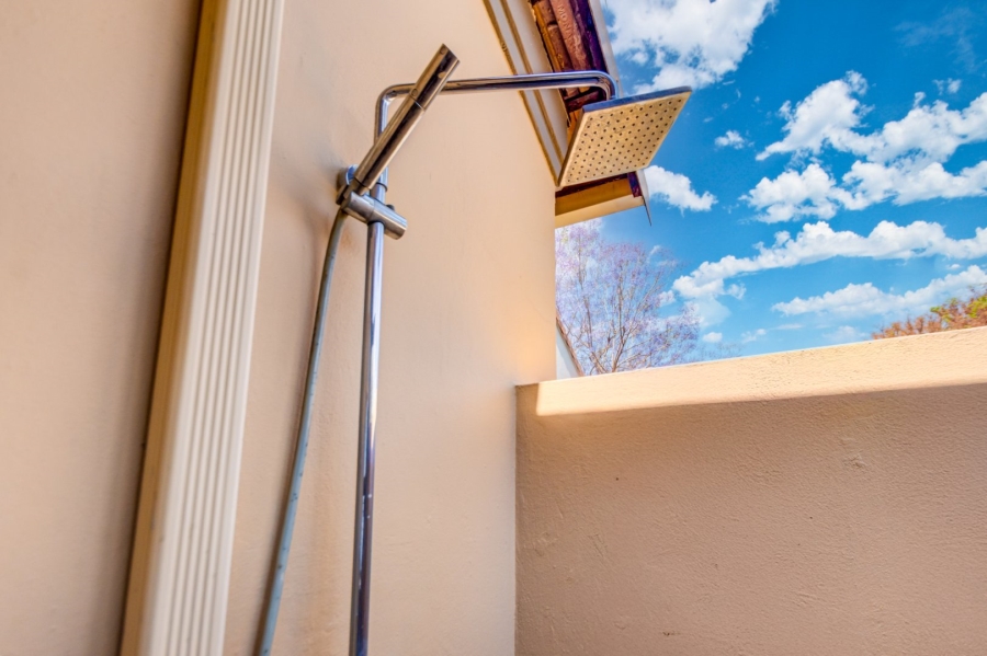 4 Bedroom Property for Sale in Broadacres Gauteng