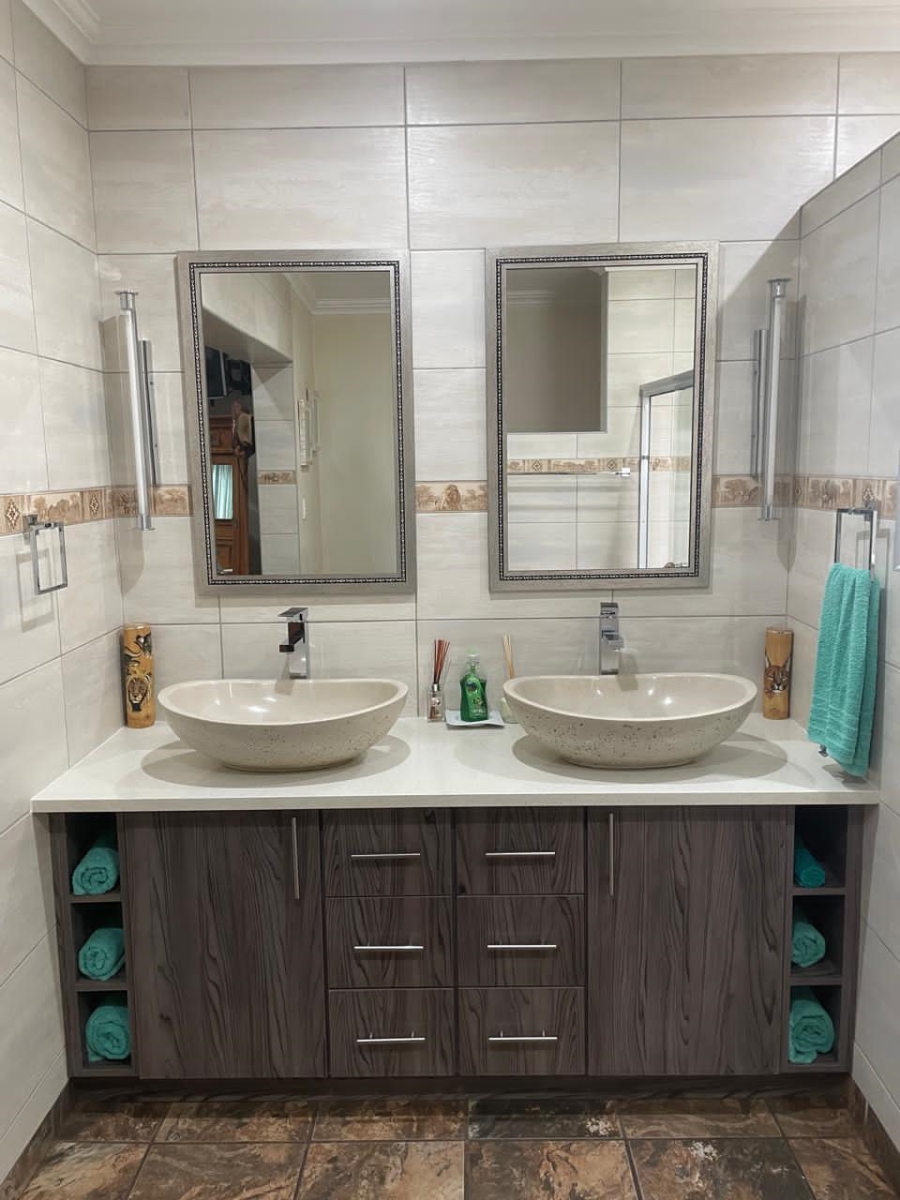 4 Bedroom Property for Sale in Kameeldrift East Gauteng