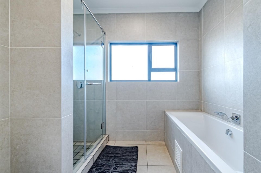 3 Bedroom Property for Sale in Greenstone Hill Gauteng