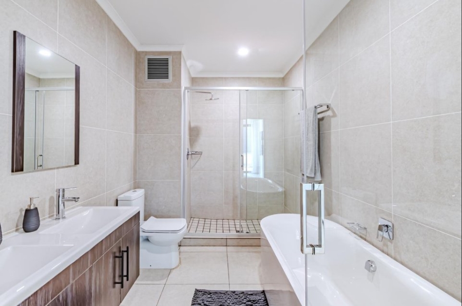 3 Bedroom Property for Sale in Greenstone Hill Gauteng