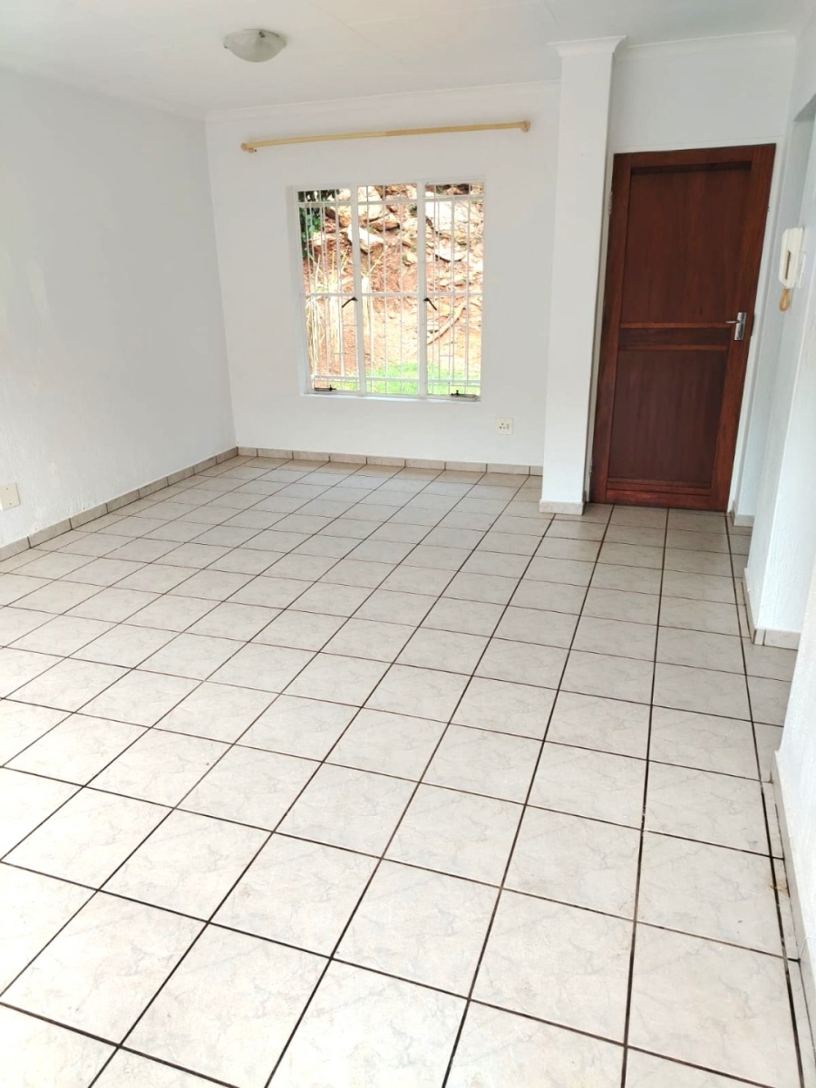 2 Bedroom Property for Sale in Helderkruin Gauteng