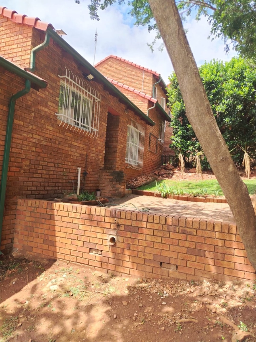 2 Bedroom Property for Sale in Helderkruin Gauteng