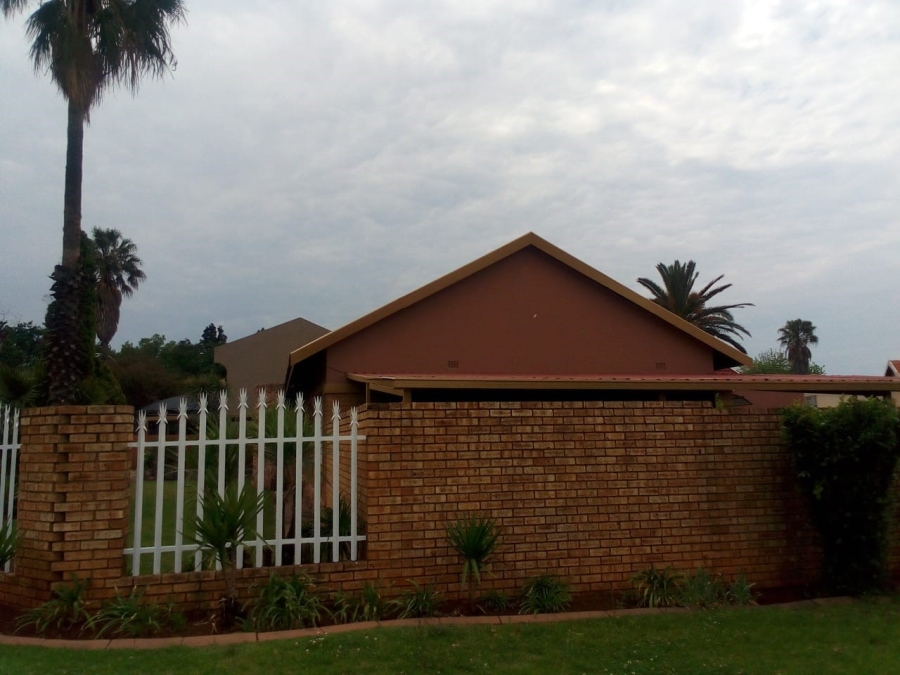 4 Bedroom Property for Sale in Dalpark Proper Gauteng