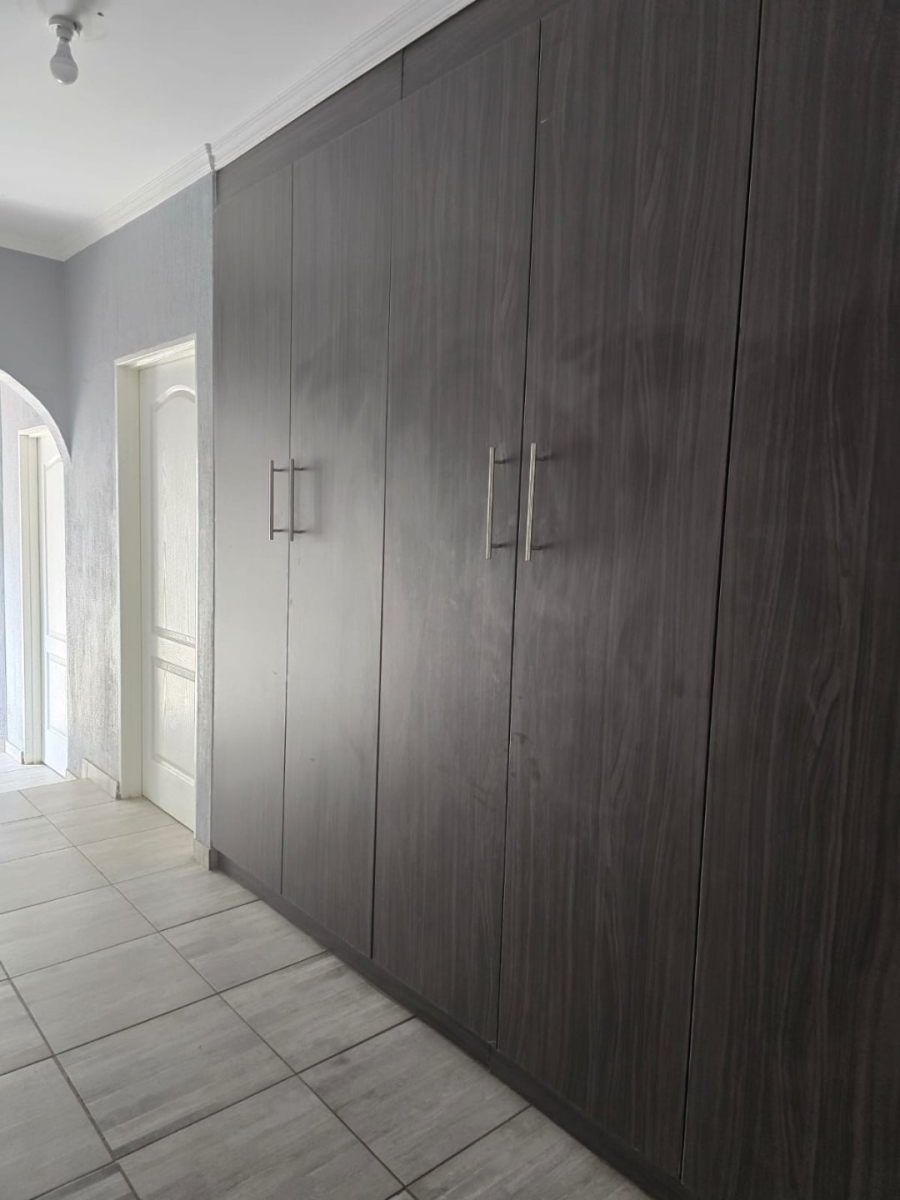 5 Bedroom Property for Sale in Austinview Gauteng