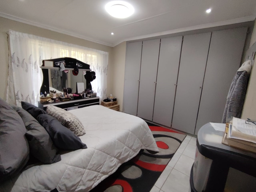 3 Bedroom Property for Sale in Hennopspark Gauteng