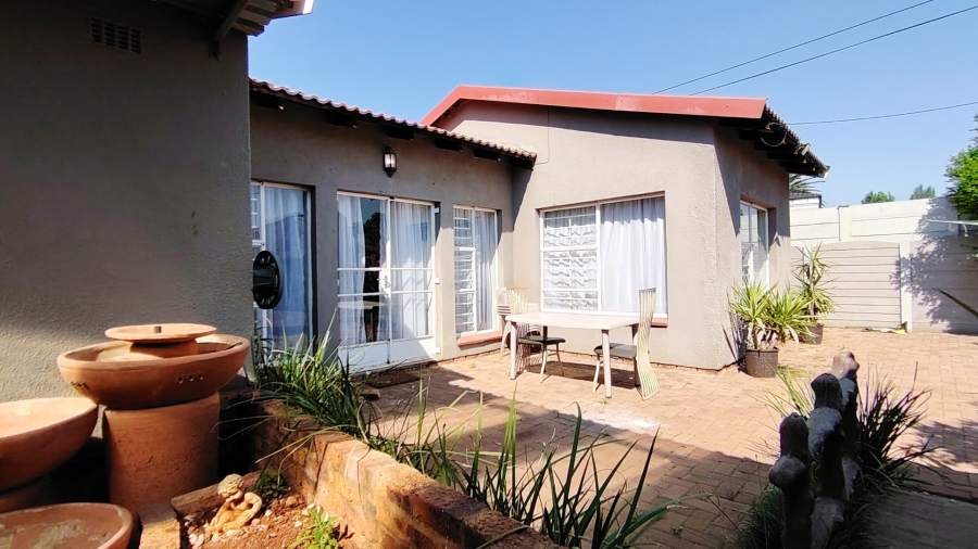 3 Bedroom Property for Sale in Risiville Gauteng