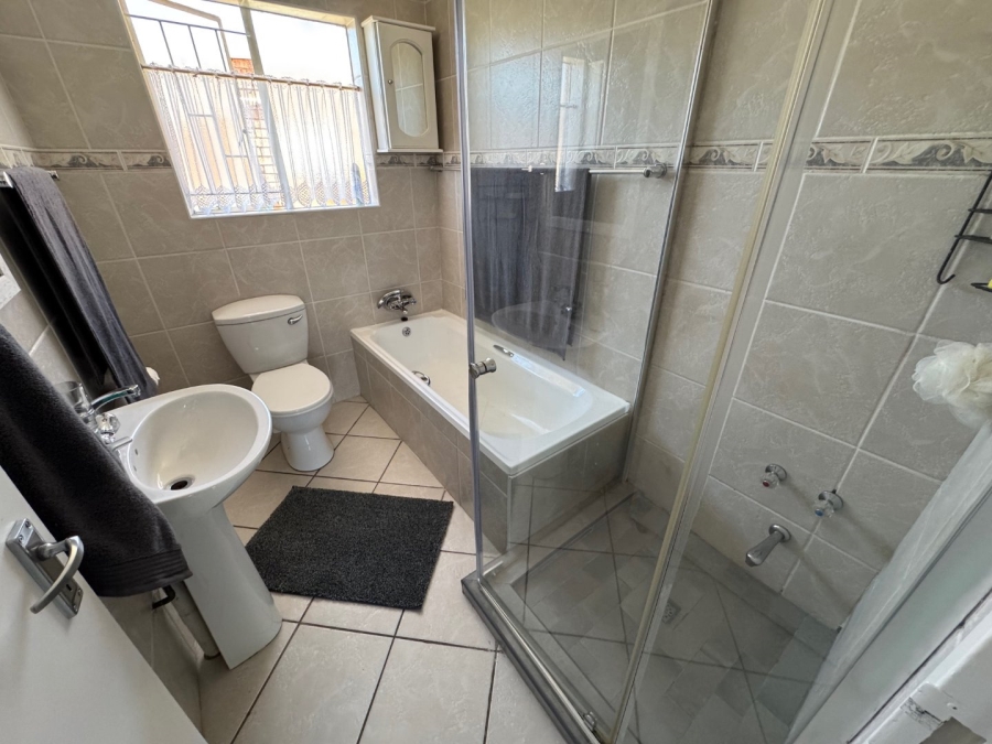 3 Bedroom Property for Sale in Terenure Gauteng