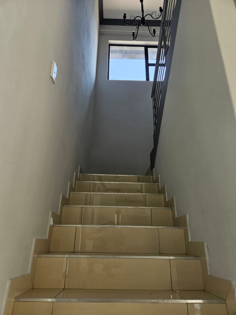 5 Bedroom Property for Sale in Thatchfield Glen Gauteng