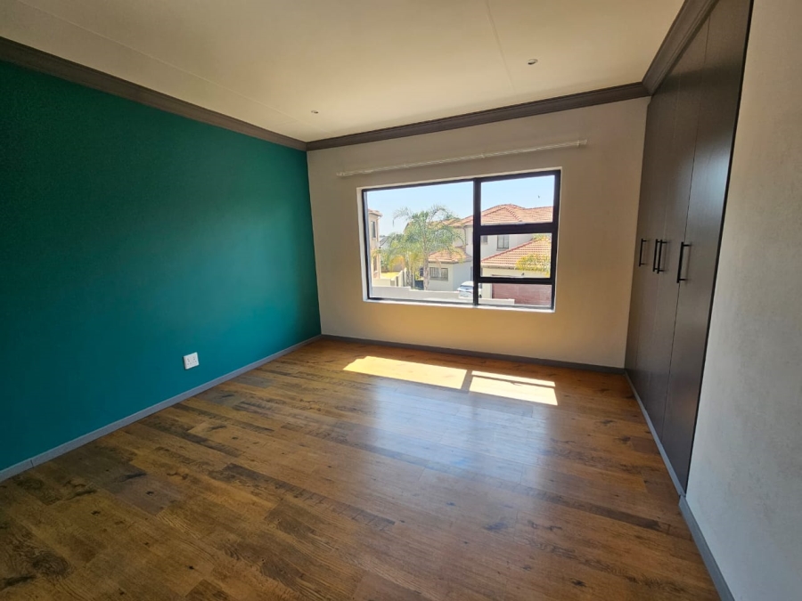 5 Bedroom Property for Sale in Thatchfield Glen Gauteng