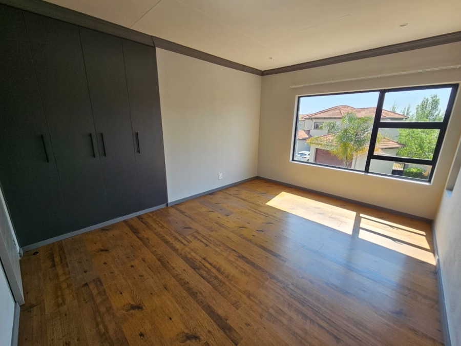 5 Bedroom Property for Sale in Thatchfield Glen Gauteng