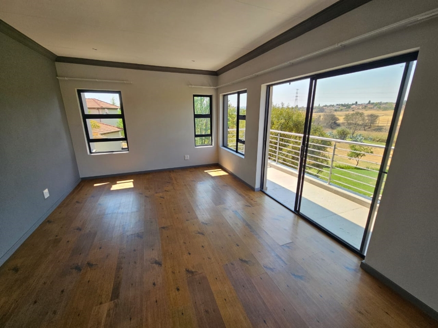 5 Bedroom Property for Sale in Thatchfield Glen Gauteng