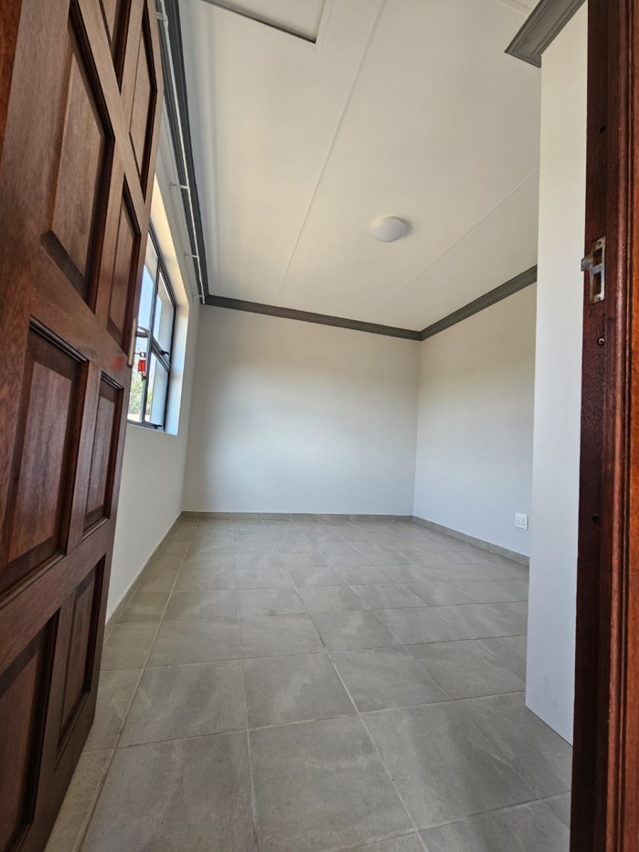 5 Bedroom Property for Sale in Thatchfield Glen Gauteng