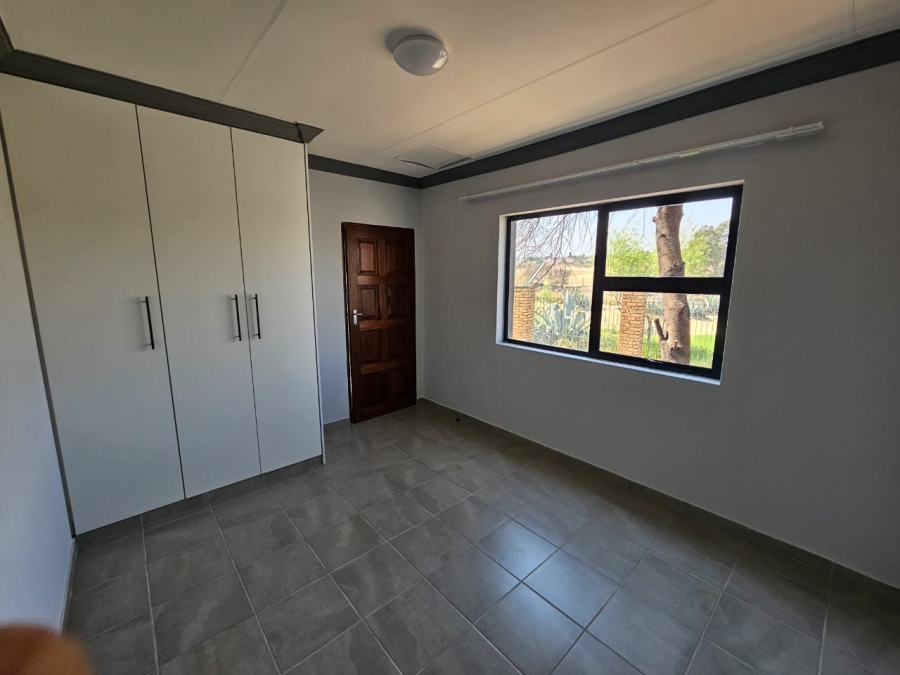 5 Bedroom Property for Sale in Thatchfield Glen Gauteng