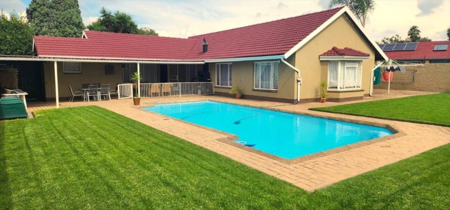 3 Bedroom Property for Sale in Edleen Gauteng