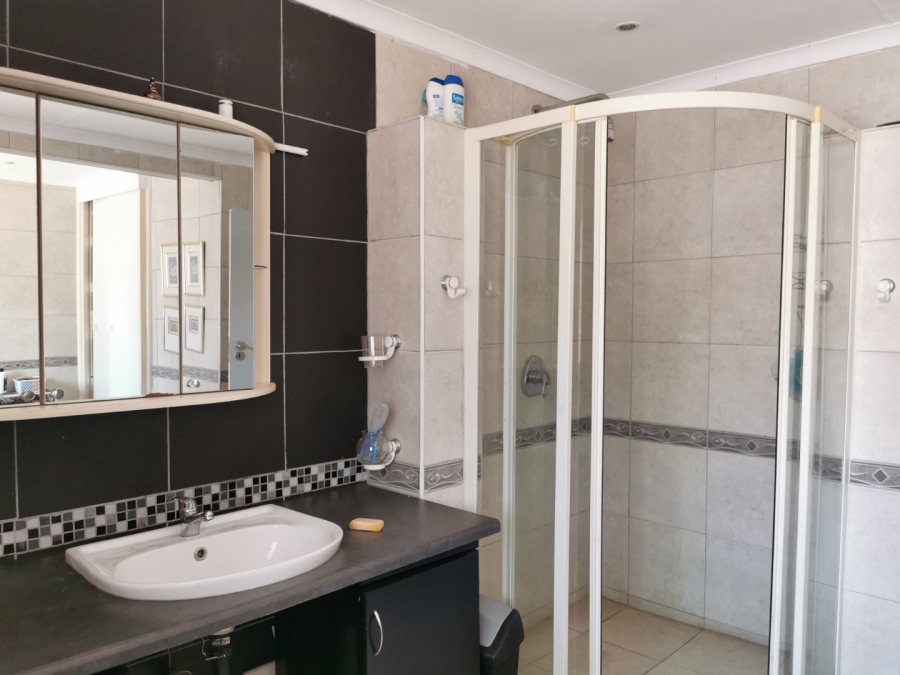 6 Bedroom Property for Sale in Sinoville Gauteng