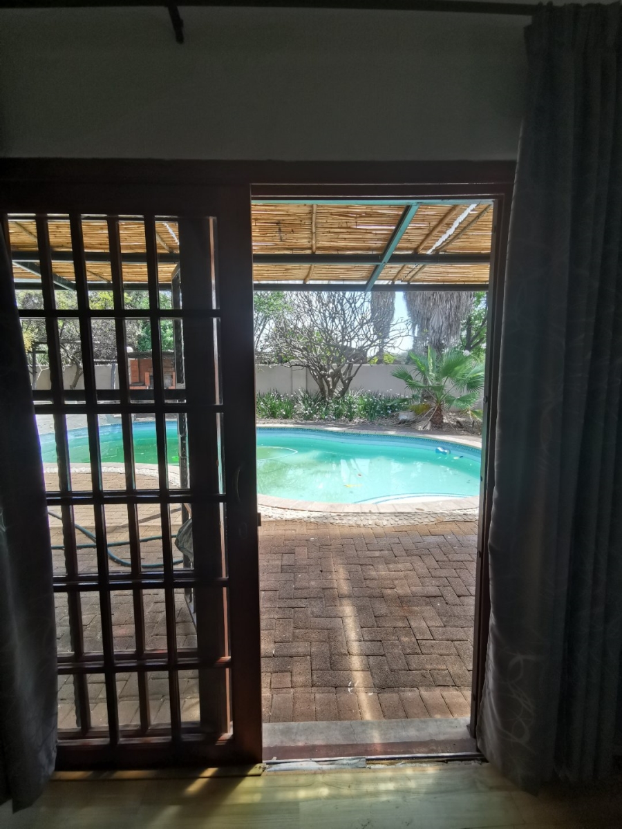 6 Bedroom Property for Sale in Sinoville Gauteng