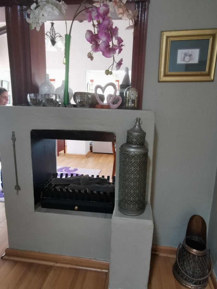 6 Bedroom Property for Sale in Sinoville Gauteng