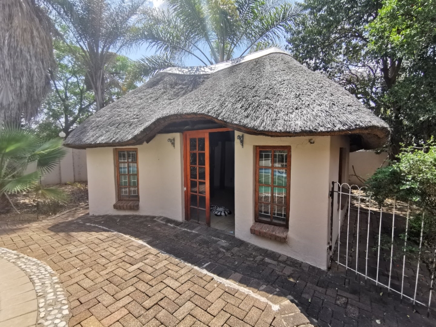 6 Bedroom Property for Sale in Sinoville Gauteng